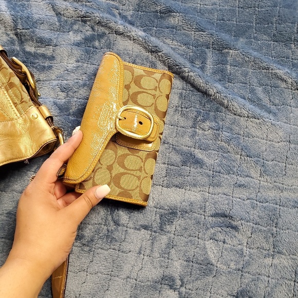 Ancient AUTHENTIC COACH PURSE - Picture 3 of 3